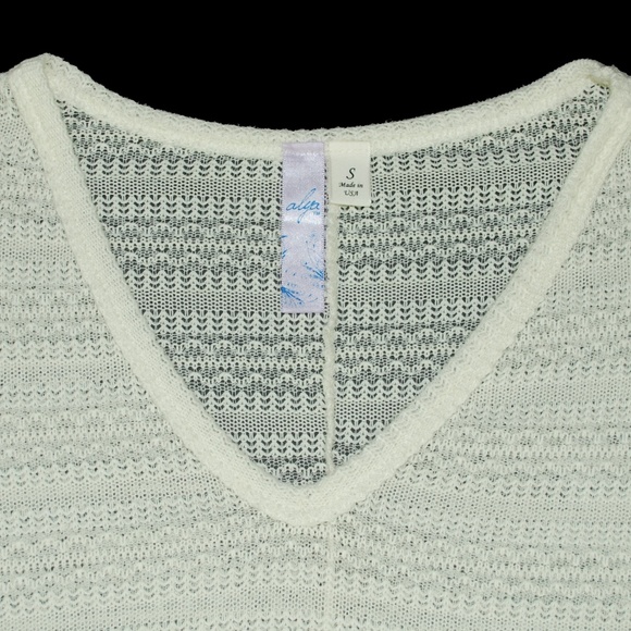 Alya Cream Oversize Sweater Size S Crochet Tassels - Picture 3 of 3